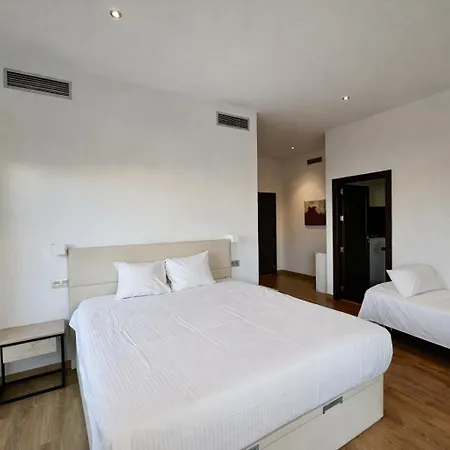 In Walking Distance To Amenities بيت للعطل