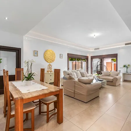 In Walking Distance To Amenities Casa de Férias Marbella